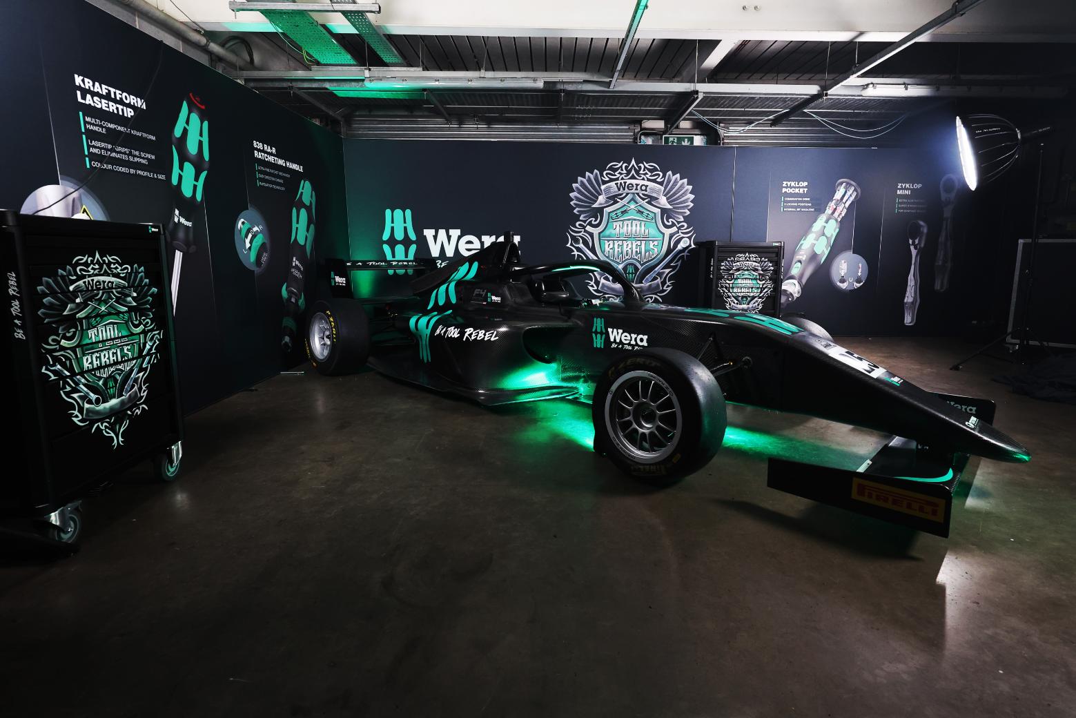 F4 x Wera