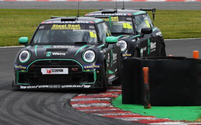 RICHARDSON BREAKS THROUGH AS GARFORD FIGHTS BACK FROM ADVERSITY AT OULTON PARK